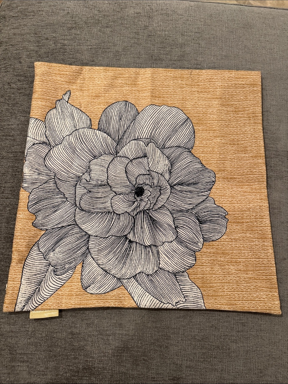 NOHO Home (Hawaiian) 20" PILLOW COVER FLORAL GOLD NEW WITHOUT TAGS
